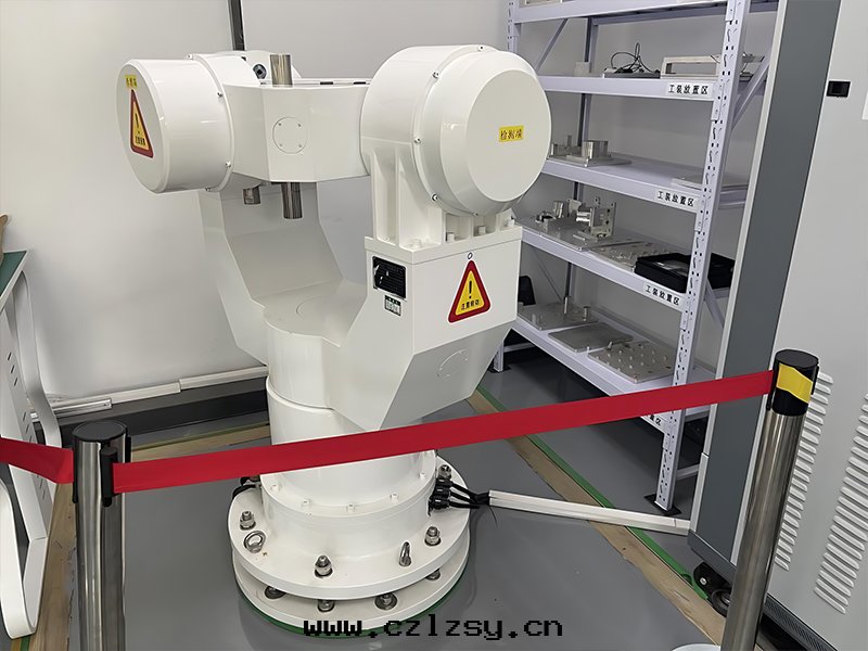 Three-axis high-precision test turntable